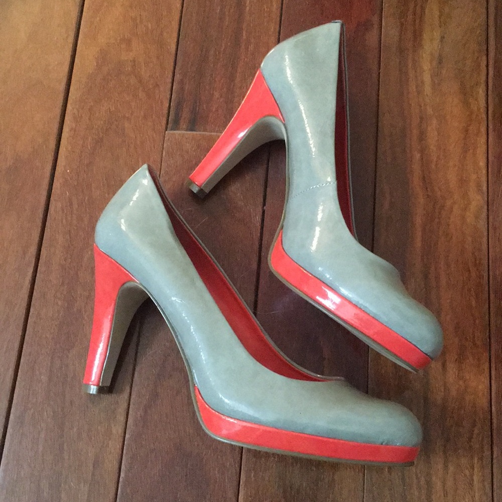 Bandolino two tone heels - Picture 2 of 5